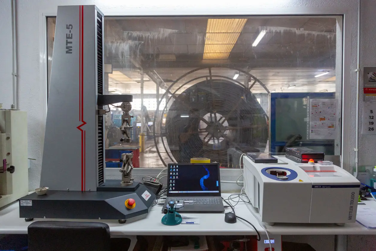 laboratorio KIRA plasticos